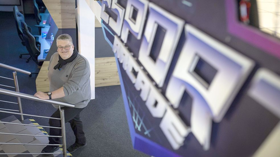 Die Esport Arcade eröffnet am 29. November an der Pagenstecher Straße in Osnabrück. Betreiber Mike Hillen freut sich schon. Foto: Swaantje Hehmann