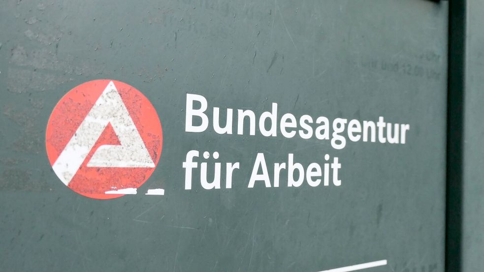 Im November ist es auf dem deutschen Arbeitsmarkt nur zu einer leichten Entspannung gekommen (Archivbild). Foto: Helge Toben/dpa