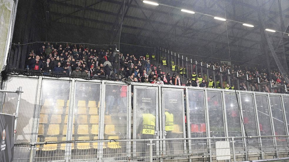 Der Gästeblock war nicht so voll wie geplant. Foto: Federico Gambarini