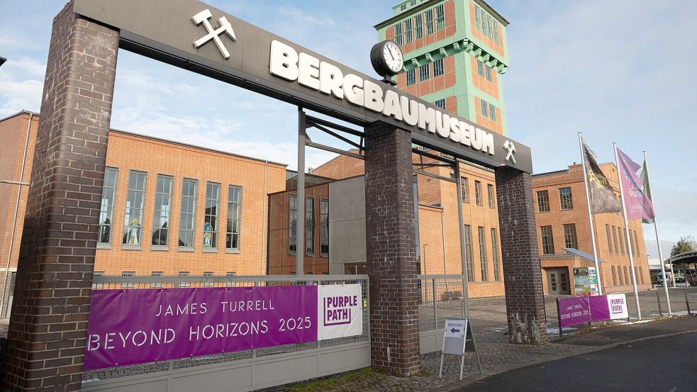 Auf dem Gelände des Bergbaumuseums „Kohlewelt“ hat der US-Künstlers James Turrell sein neues Lichtkunstwerk „Beyond Horizons“ geschaffen. Foto: Sebastian Kahnert
