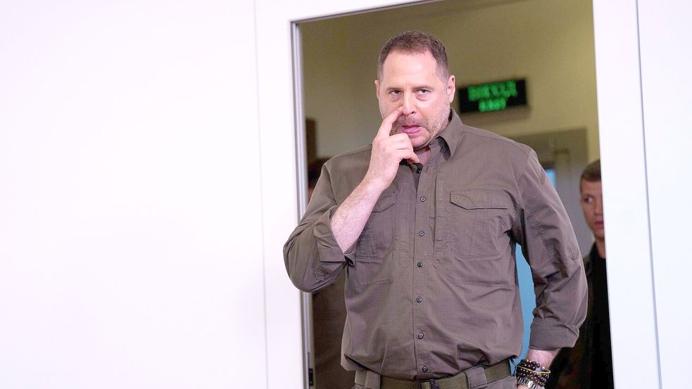 Nach Ermittlungen von Korruptionsfahndern ist Andrij Jermak, Leiter des Präsidialamtes der Ukraine, zurückgetreten. (Archivbild) Foto: Evgeniy Maloletka/AP/dpa