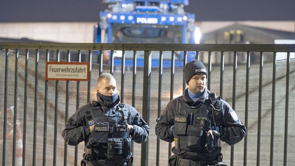 Die Polizei wappnete sich mit einem Großaufgebot für die Proteste. Foto: Boris Roessler