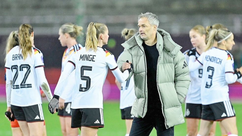 Unzufrieden mit dem 0:0 auf dem Betzenberg: Bundestrainer Christian Wück. Foto: Uwe Anspach