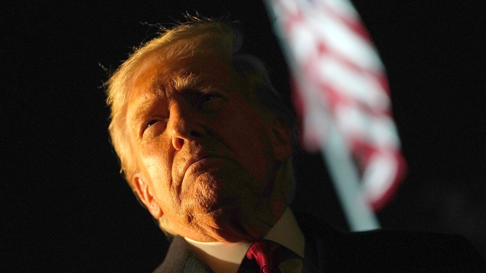 Erst Ende der Woche kündigte Trump an, die Einsätze des US-Militärs auch auf das venezolanische Festland ausweiten zu wollen. Foto: dpa/FR172296 AP/Allison Robbert