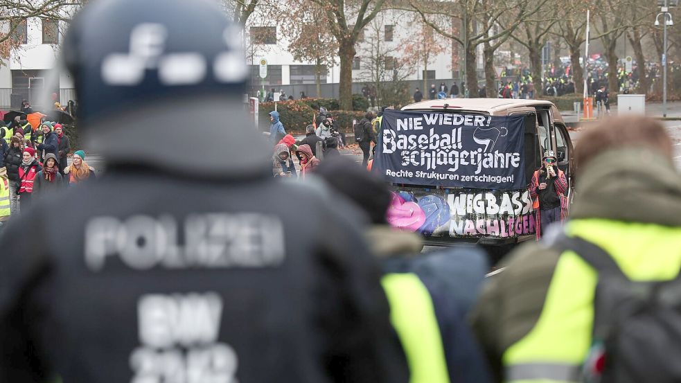 In und um Gießen demonstrierten seit dem frühen Morgen Tausende gegen die AfD. Foto: Hannes P. Albert/dpa