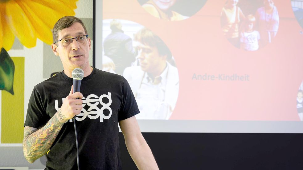 Ex-Junkie $ick bei einem Vortrag in der IGS Melle Anfang 2025. Foto: Stefan Gelhot