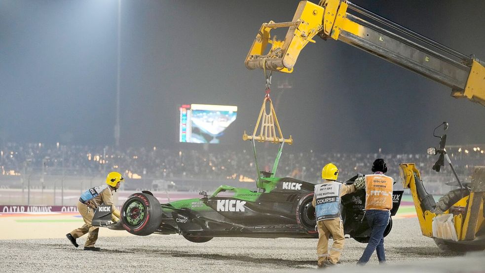 Für Nico Hülkenberg war nach einem Unfall früh Schluss. Foto: Darko Bandic/AP/dpa