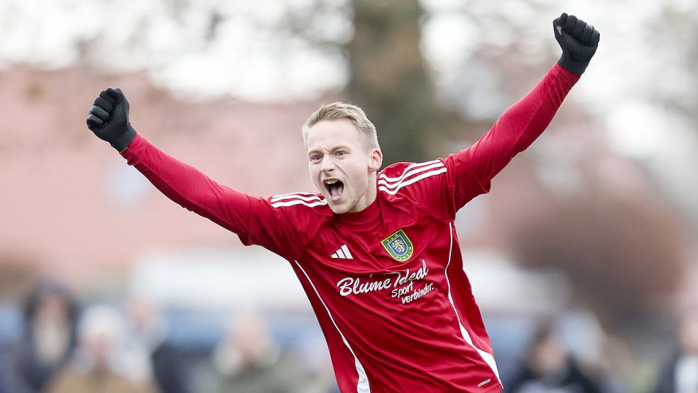 Jannik Stomberg markierte schon in der 7. Minute die frühe Führung für den Tabellenführer. Fotos: Doden/Emden