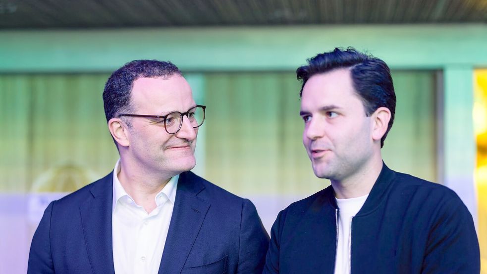 Unionsfraktionschef Jens Spahn will die jungen CDU-Abgeordneten wie Johannes Winkel überzeugen, für die Reformpläne der Koalition zu stimmen. (Archivbild) Foto: Philipp von Ditfurth/dpa