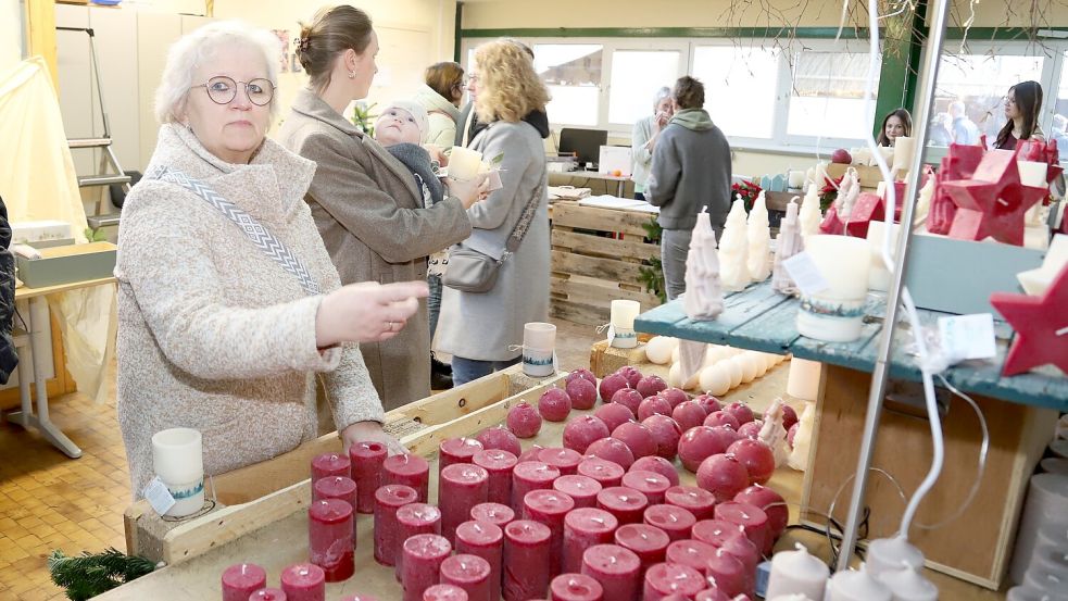 Die Auswahl an selbst gefertigten Produkten lockte viele Interessierte an die Stände. Foto: Hans Passmann