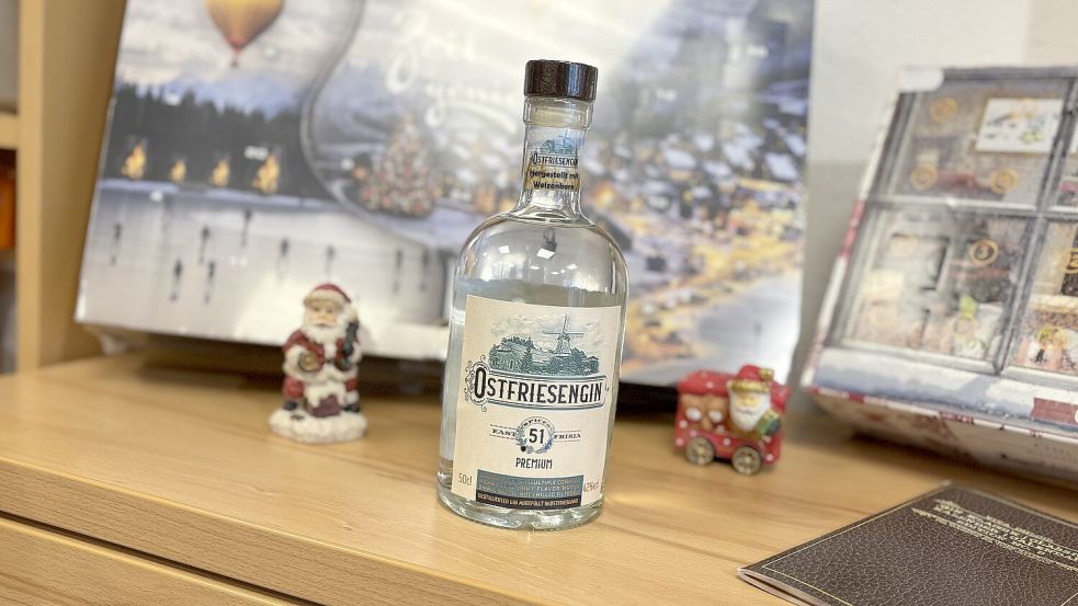 Für alle, die gerne mal einen Schluck Alkohol trinken, gibt es den Ostfriesengin als Geschenk-Option. Foto: Pia Pentzlin