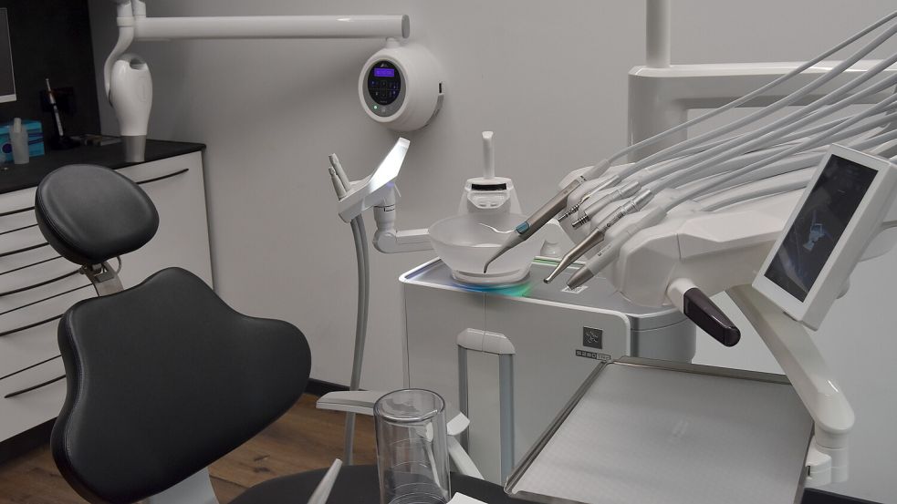 Insgesamt sechs moderne Behandlungsräume stehen zur Verfügung. Ausgelegt ist die Praxis für zwei Ärzte. Foto: Prins