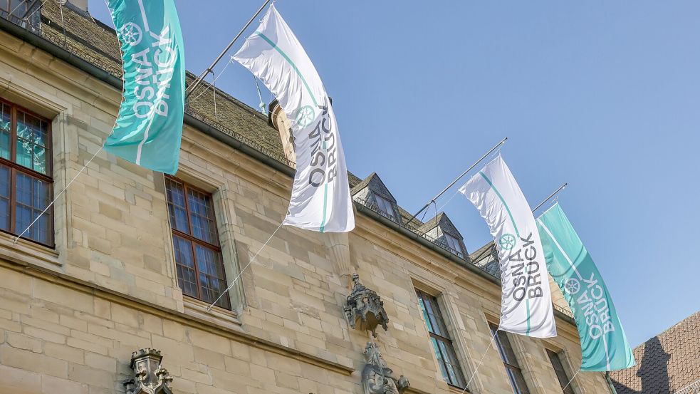 Neues Logo, neue Fahnen, eigene Marke: Die Stadt Osnabrück hat Anfang 2025 eine Charmeoffensive gestartet. Foto: Jörn Martens