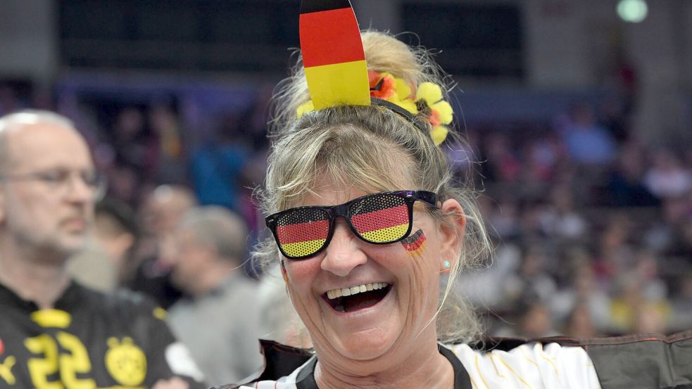 Trotz vieler leerer Plätze: gute Stimmung bei den deutschen Fans. Foto: Federico Gambarini