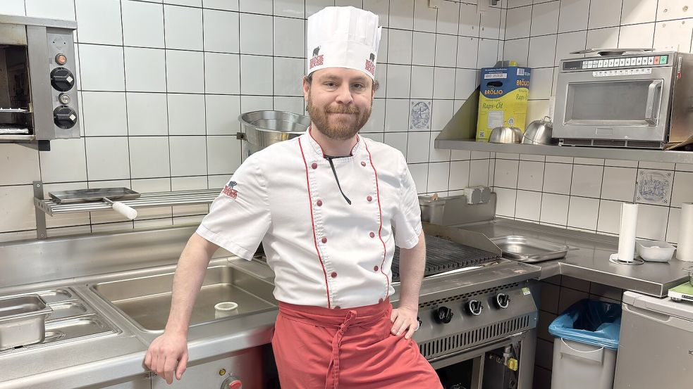 Koch Vittorio Calabrese ist für die perfekte Garstufe der Steaks zuständig. Foto: Daniel Noglik