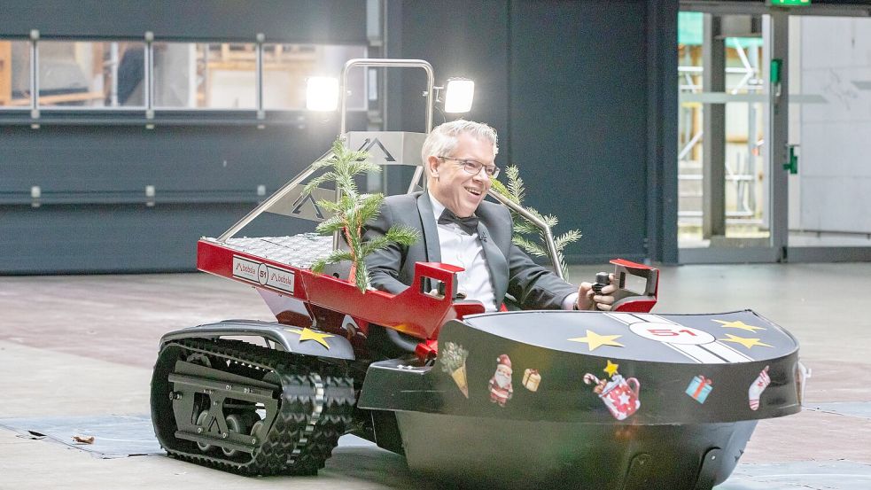 Frank Thelen verliert bei „Die Höhle der Löwen“ die Kontrolle über sein Fahrzeug. Foto: RTL/Bernd-Michael Maurer