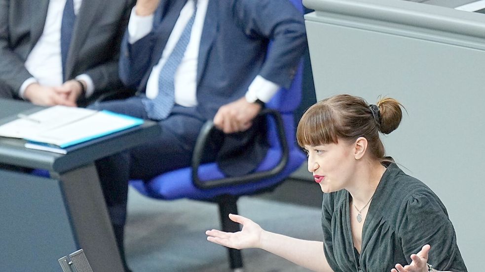 Wer hat’s gemacht? Sie hat’s gemacht. Reichinnek löst das Renten-Dilemma der Koalition. Foto: Michael Kappeler