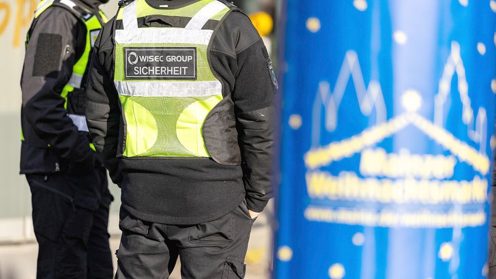 Ob auf Weihnachtsmärkten, Volksfesten oder in der Disko: Bei Streitigkeiten sollte man lieber die Polizei rufen statt selbst einzuschreiten, rät die Expertin. Foto: Imago Images/Beautiful Sports