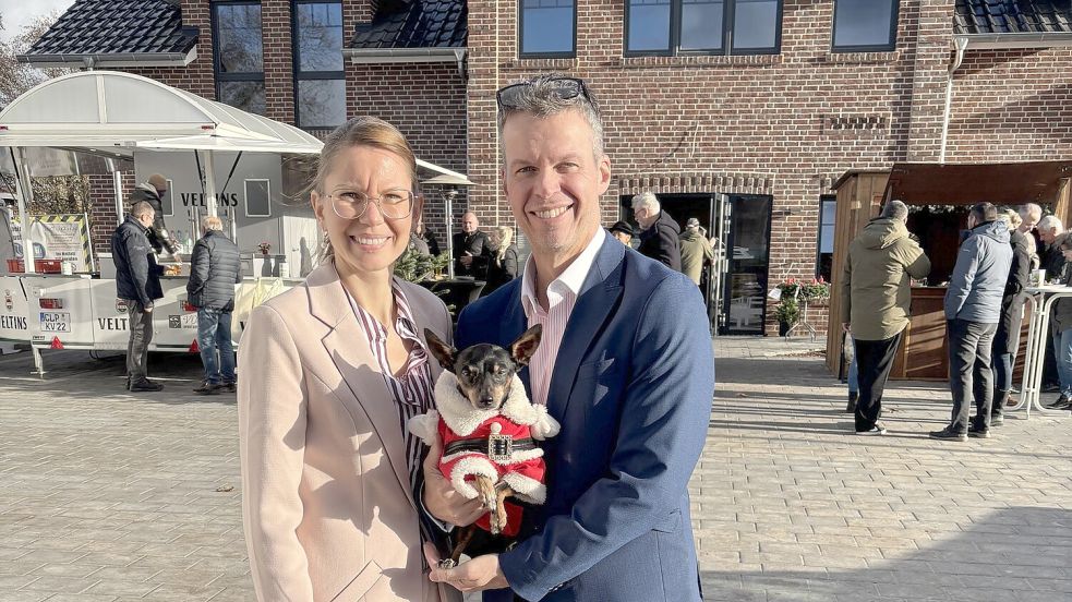 Wiebke Würdemann-Arndt und Ingo Arndt freuen sich über den großen Zuspruch beim Tag der offenen Tür in der neuen Praxis. Foto: Horst Kruse