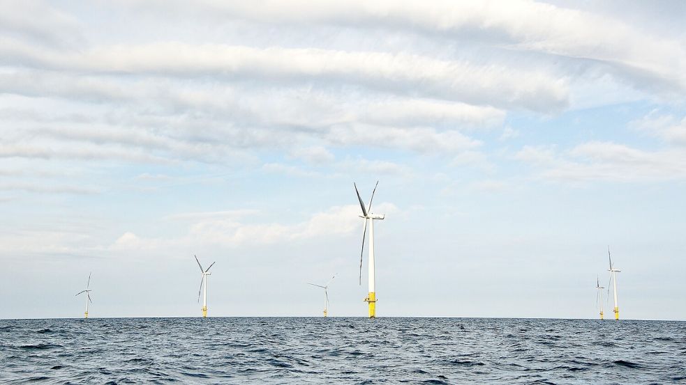 Viele Millionen Euro Gewerbesteuern fließen jedes Jahr aus den Offshore-Windparks der Nordsee. Aktuell streiten sich Ostfrieslands Kommunen und das Land darum, wer die Gewerbesteuer künftig erheben soll. Foto: BSH