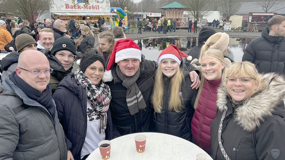 Rund um den Teich beim Autohaus K+E in Ostrhauderfehn findet am 6. und 7. Dezember 2025 zum zweiten Mal ein Weihnachtsmarkt statt. Foto: Marion Janßen/Archiv