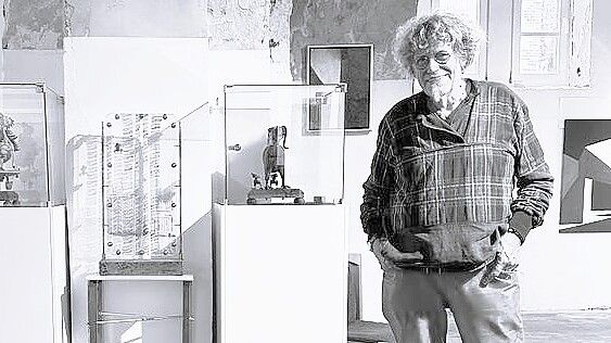 Der Leeraner Künstler, Lehrer und Ehrenamtler Manfred Boomgaarden ist im Alter von 74 Jahren verstorben. Foto: privat