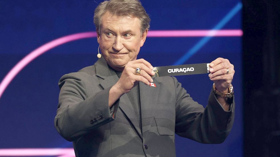 Das deutsche Los: Curaçao um Dick Advocaat. Foto: Dan Mullan/POOL Getty/AP/dpa