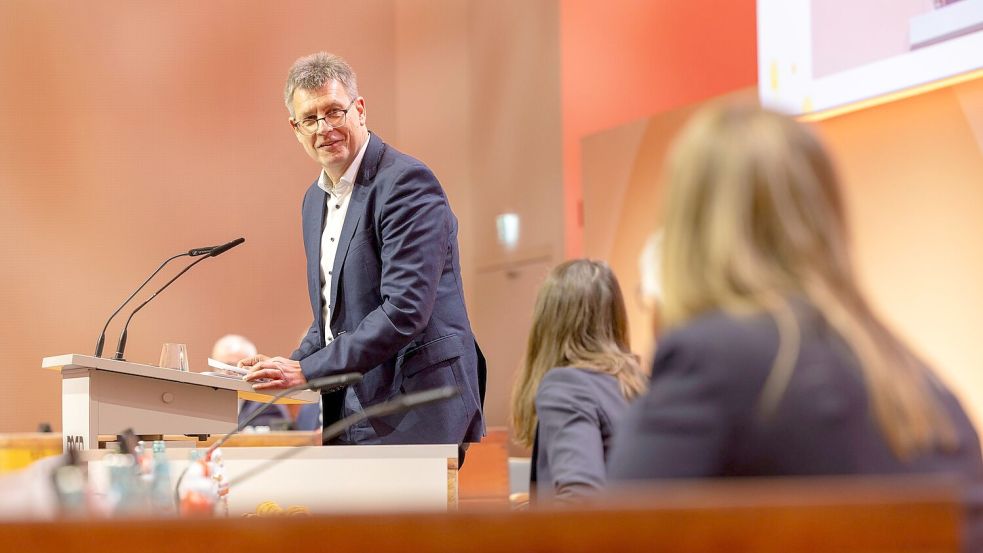 Aus Sicht von Präsident Thomas Weikert steht der DOSB geschlossen hinter einer Olympia-Bewerbung - egal, welcher Kandidat es am Ende wird. Foto: Helmut Fricke/dpa