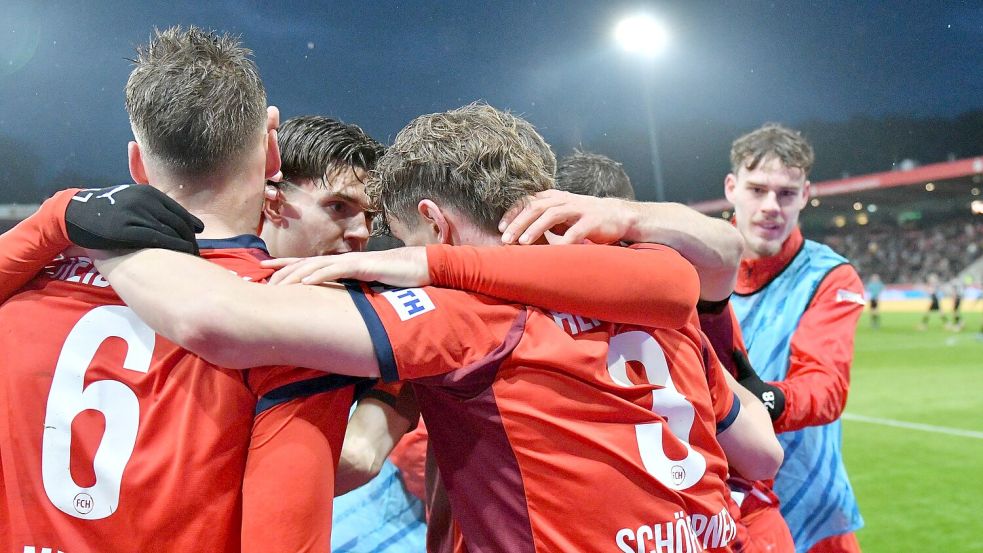 Heidenheim feiert einen wichtigen Heimsieg. Foto: Jan-Philipp Strobel