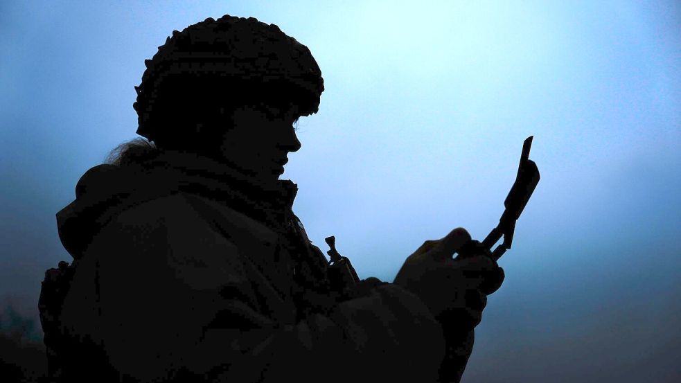 Auch wenn auf politischer Ebene über Frieden für die Ukraine gesprochen wird, gehen am Boden die Kämpfe weiter. Foto: Julia Demaree Nikhinson/AP/dpa