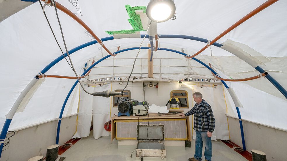 In etwa fünf Monaten soll laut Hans Appiß wieder alles für die Ausflugsfahrten hergerichtet sein. Foto: Klaus Ortgies