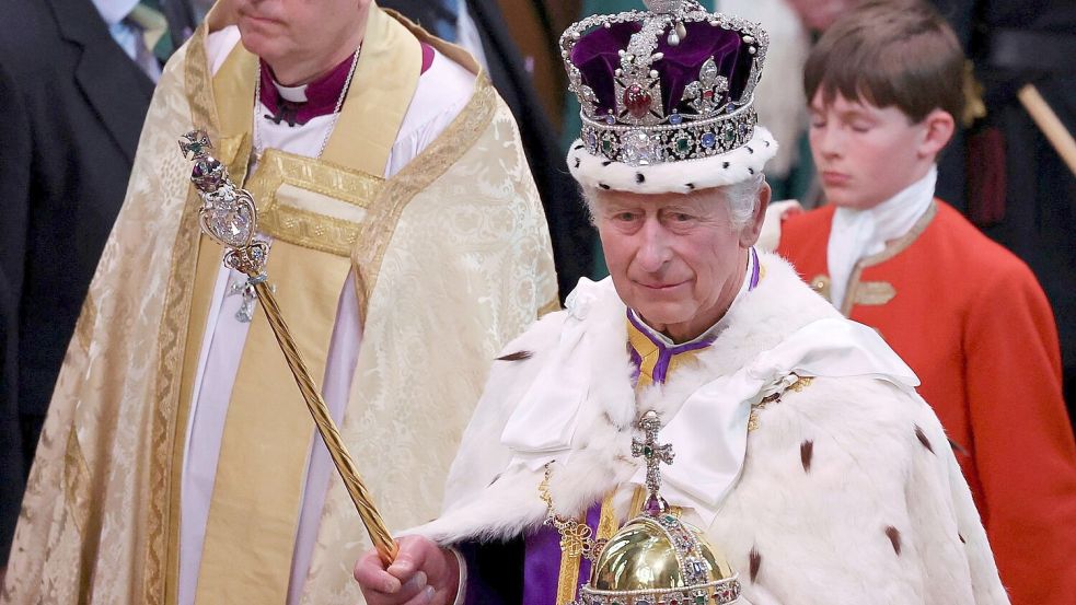 König Charles III. trug die State Crown nach seiner Krönung (Archivbild). Foto: Phil Noble/AP/dpa