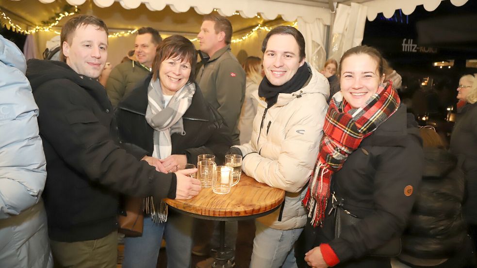 Die Premiere des neuen Weihnachtsmarktes in Barßel ist gelungen. Foto: Hans Passmann