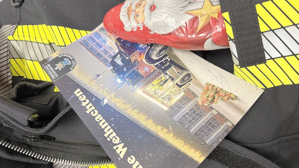 Vor dem Einsatz war der Nikolaus bei der Feuerwehr. Foto: Thomas Weege/Feuerwehr Norden