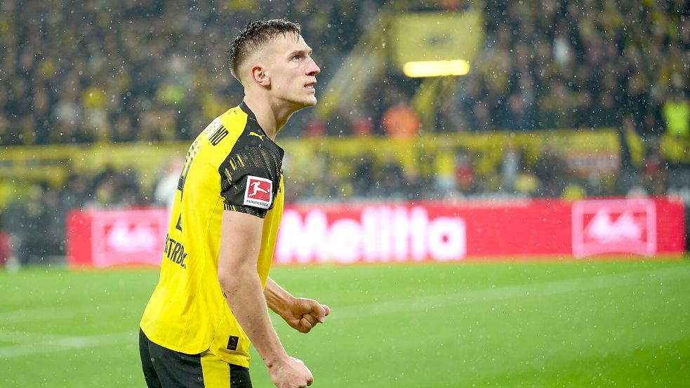 Nico Schlotterbeck feiert sein Tor Foto: Bernd Thissen