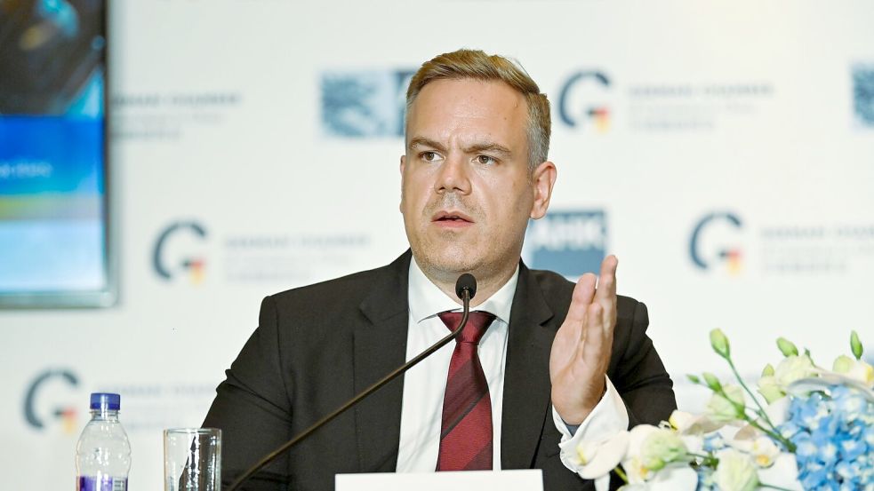 Die deutsche Handelskammer hofft für Firmen aus Deutschland auf mehr Nachfrage in China. (Archivbild) Foto: Johannes Neudecker/dpa