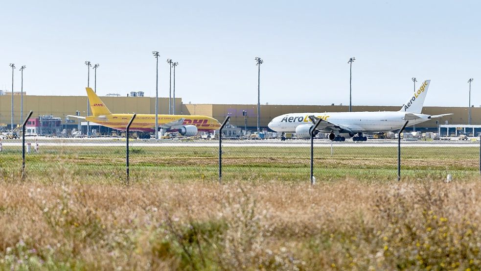 Die deutschen Sicherheitsbehörden gehen davon aus, dass hinter der Platzierung von Brandsätzen in Luftfracht-Paketen russische Auftraggeber stehen. Foto: Heiko Rebsch/dpa
