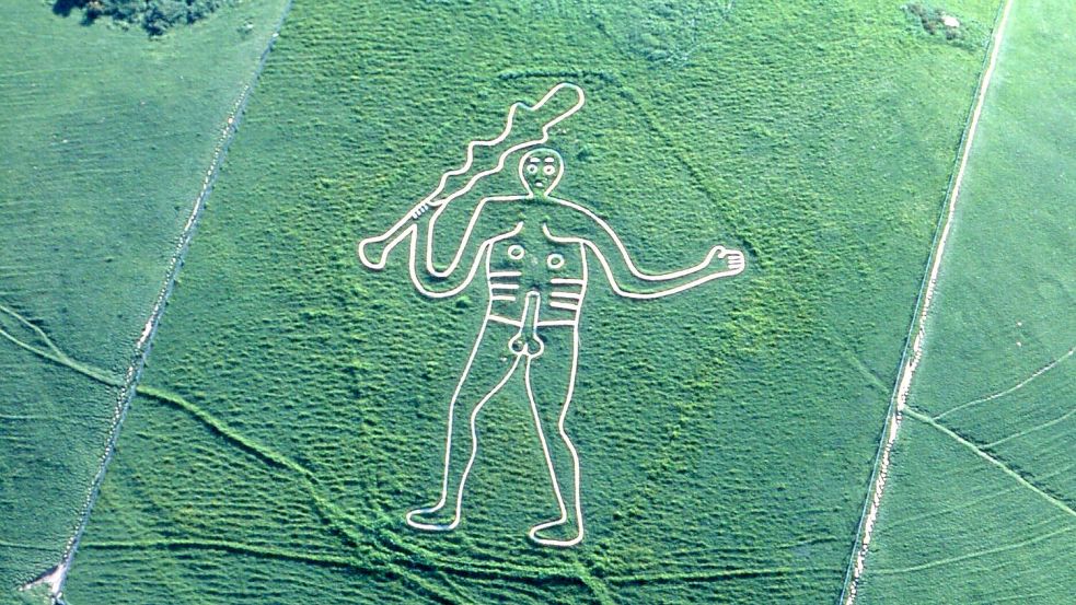 Der Riese von Cerne Abbas – eine rätselhafte, in Kreide gebannte Figur aus angelsächsischer Zeit. Foto: IMAGO/United Archives International
