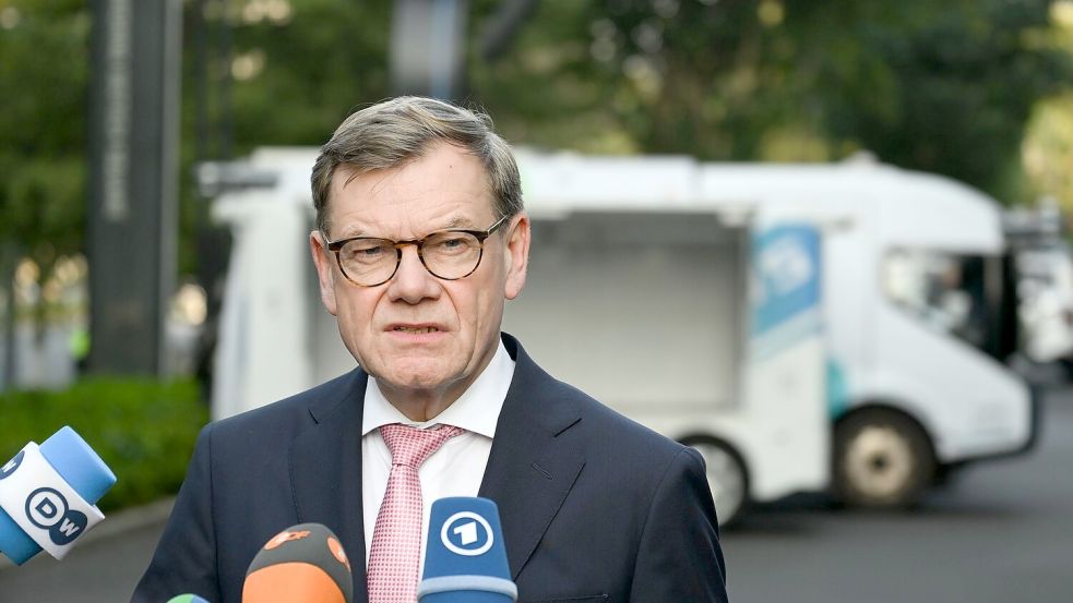 Außenminister Johann Wadephul (CDU) äußert sich zum Abschluss seines Besuchs in China auf eine Frage hin auch zu den Verhandlungen über eine Friedenslösung in der Ukraine. Foto: Soeren Stache