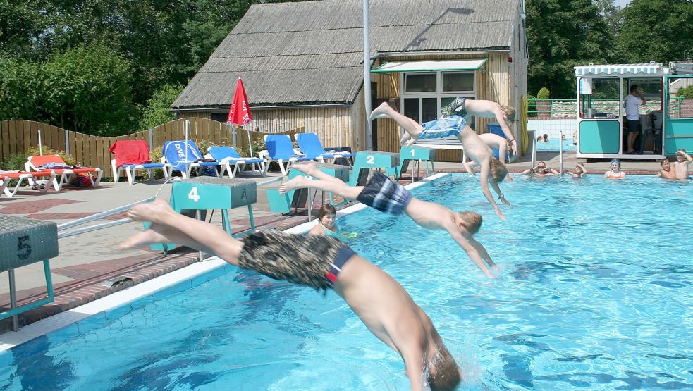 Bis 2009 gab es Badespaß im Freibad Langholter Meer. Das Foto entstand in der Saison 2008. Ein Schwimmbad wird seit der Schließung des Bades von vielen Bürgern vermisst. Foto: Archiv/Jana Köhler