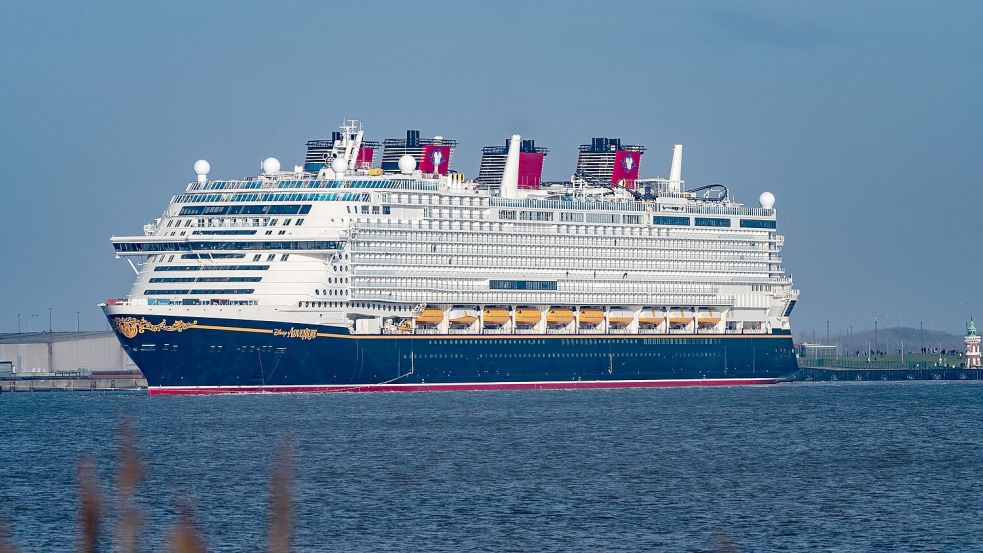 Die „Disney Adventure“ bei ihrer zweiten Probefahrt. Foto: Heiner Lohmann