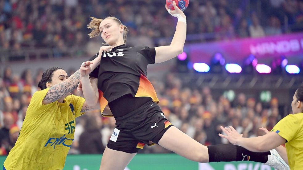 Niemand im DHB-Team springt so hoch wie Viola Leuchter. Foto: Federico Gambarini