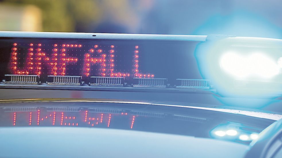 Vier junge Menschen sind am Dienstagabend bei einem Unfall in Hesel verletzt worden. Symbolfoto: Stefan Puchner/dpa