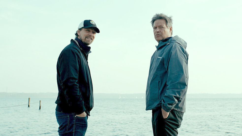 Robert Habeck mit seinem Wahlkampfberater, dem Regisseur Lars Jessen. Foto: Florida Film / Pandora Film
