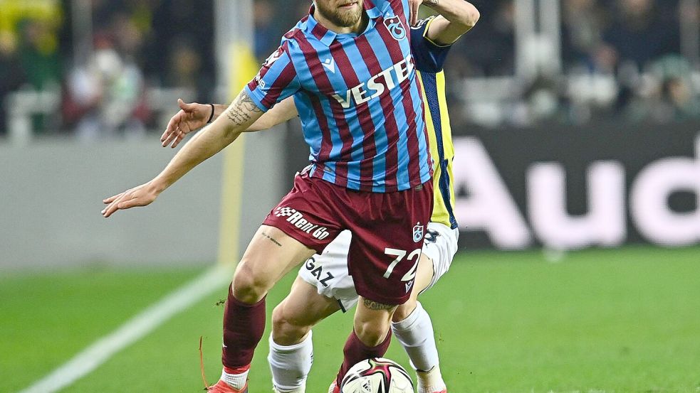 Mert Hakan Yandas, Mittelfeldspieler des Istanbuler Clubs Fenerbahce, sitzt derzeit in Untersuchungshaft. Foto: IMAGO/Seskimphoto