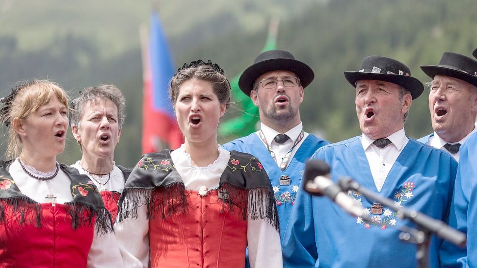In der Schweiz ist man stolz auf die Kunst des Jodelns. (Archivbild) Foto: Arno Balzarini/KEYSTONE/dpa