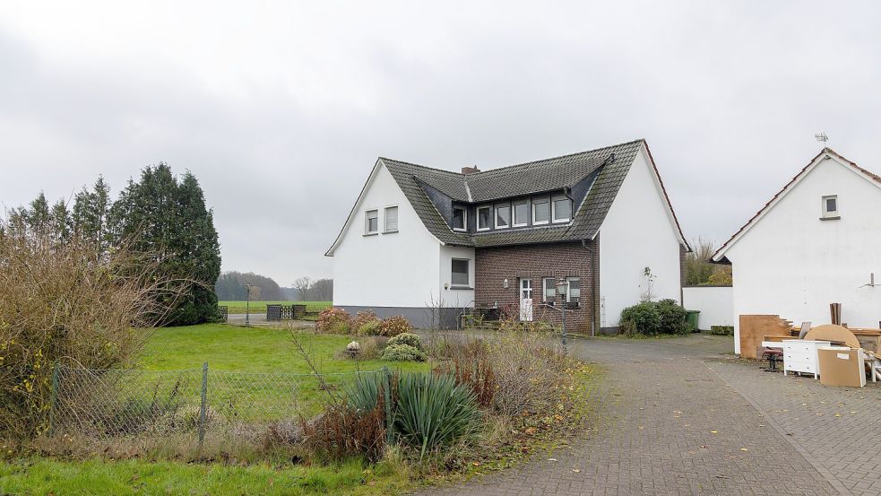 Dieses Haus in der Straße „Hinter dem Felde“ liegt in der geplanten Trasse der A33-Nord und wird abgerissen. Der Grunderwerb für die A33-Nord wurde laut Autobahn GmbH bislang „einvernehmlich durchgeführt“. Foto: André Havergo