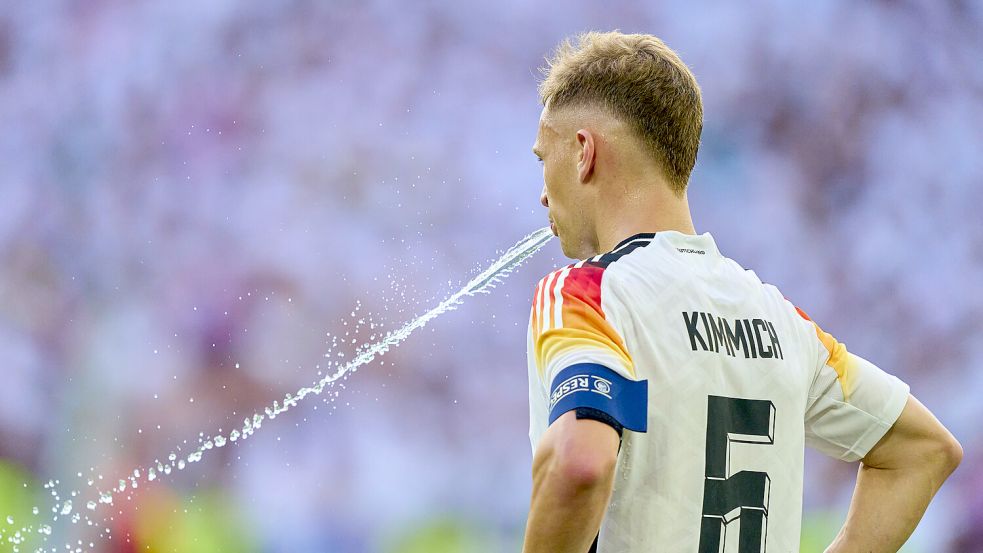 Bei der Fußball-WM 2026 wird es bei allen Spielen, unabhängig von Stadion oder Uhrzeit, eine Trinkpause geben. Foto: IMAGO/ActionPictures