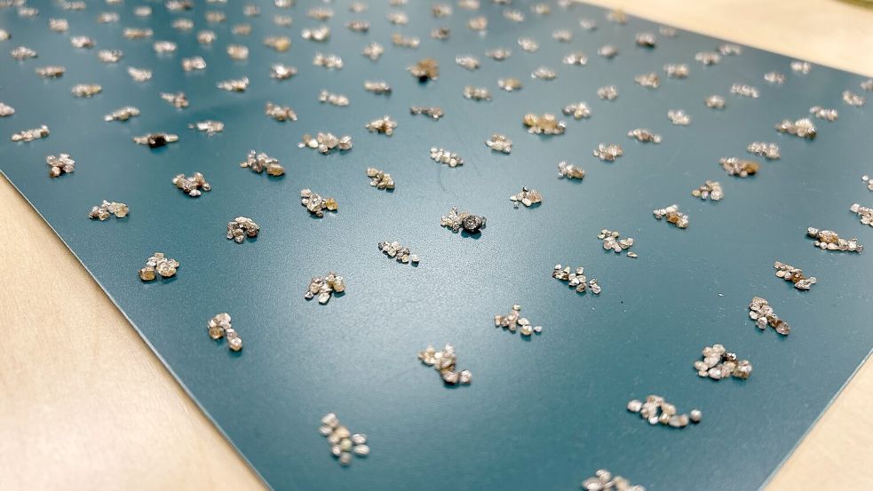 Die Rohdiamanten wurden bei der Einreise entdeckt. (Handout) Foto: -/Zollfahndungsamt Frankfurt am