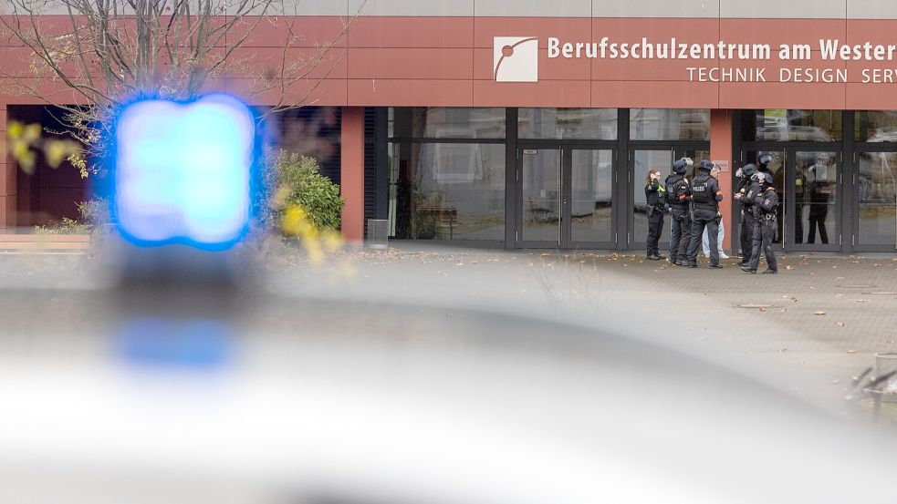 Osnabrück Polizeieinsatz Berufschulzentrum Westerberg am Dienstag, 9. Dezember 20225. Foto: Benjamin Beutler